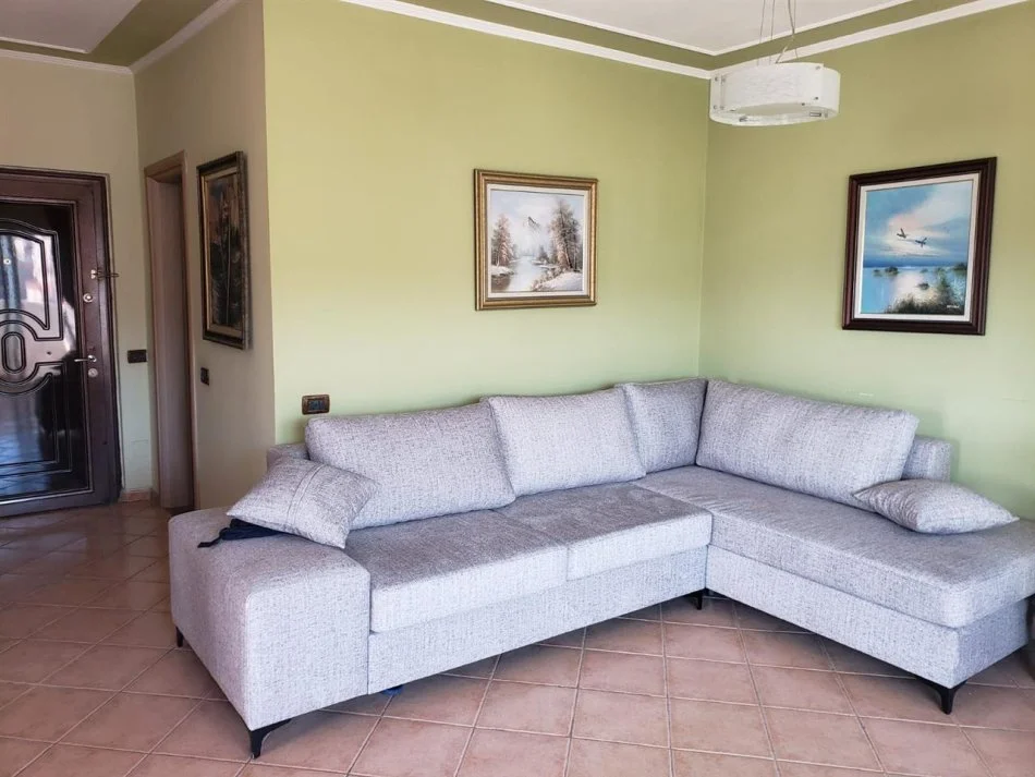 Tirane, jepet me qera apartament 2+1+Ballkon Kati 9, 105 m² 650 € (Komuna e Parisit ,Lulishtja)