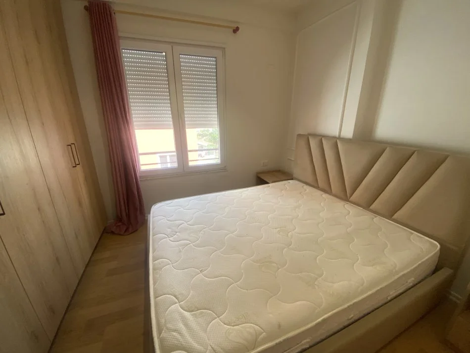 Tirane, jepet me qera apartament 1+1+Ballkon Kati 3, 55 m² 500 € (Hamdi pepo)