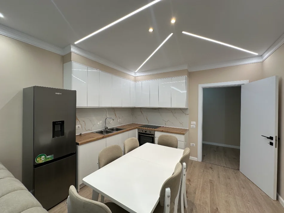 Shqiperi, jepet me qera apartament 2+1+Ballkon Kati 3, 103 m² 550 € (Paskuqan)