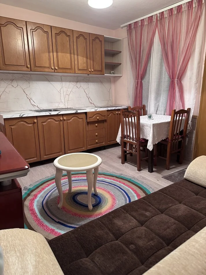 Tirane, jepet me qera shtepi 1+1 Kati 2, 55 m² 400 € (Myslym Shyri)
