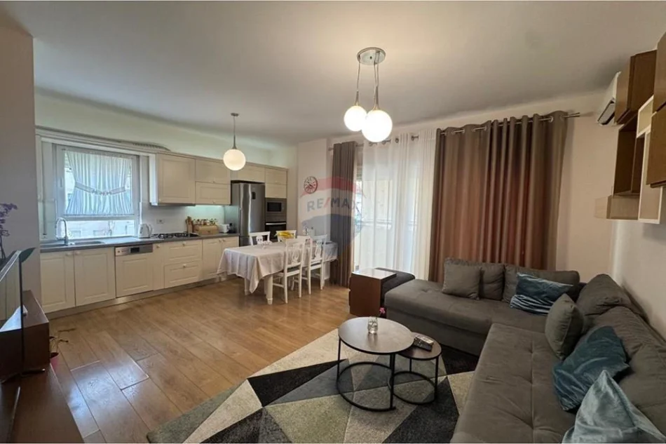 Tirane, shitet apartament 2+1 , 105 m² 240.000 € 