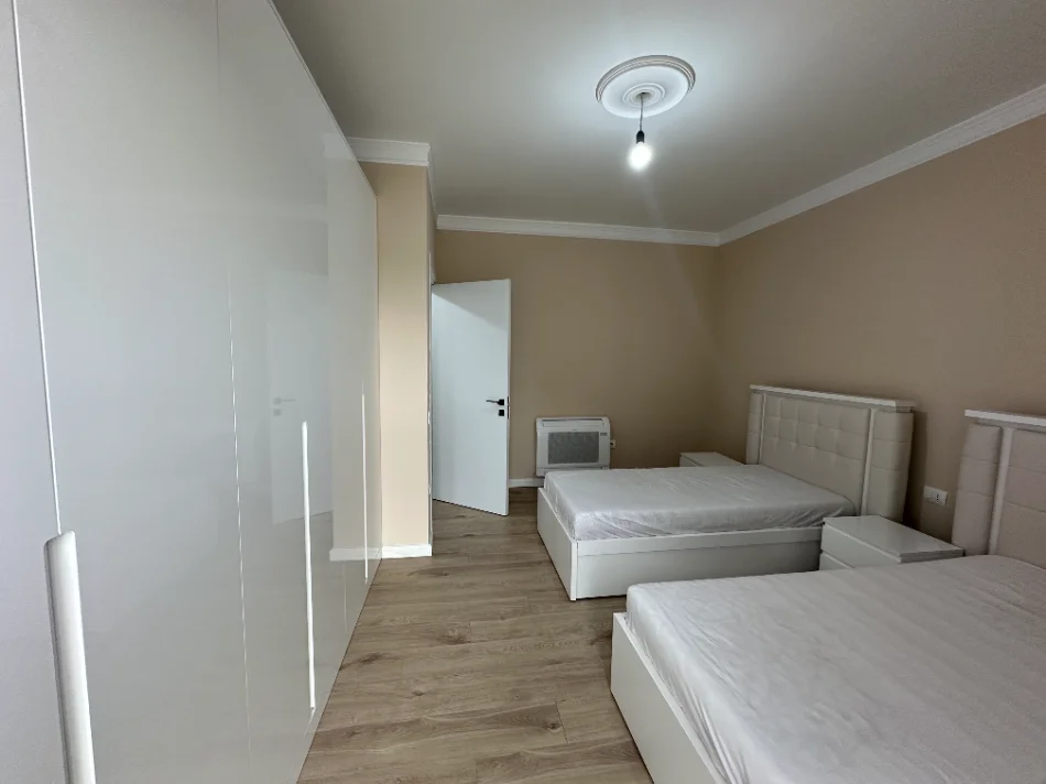 Shqiperi, jepet me qera apartament 2+1+Ballkon Kati 3, 103 m² 550 € (Paskuqan)
