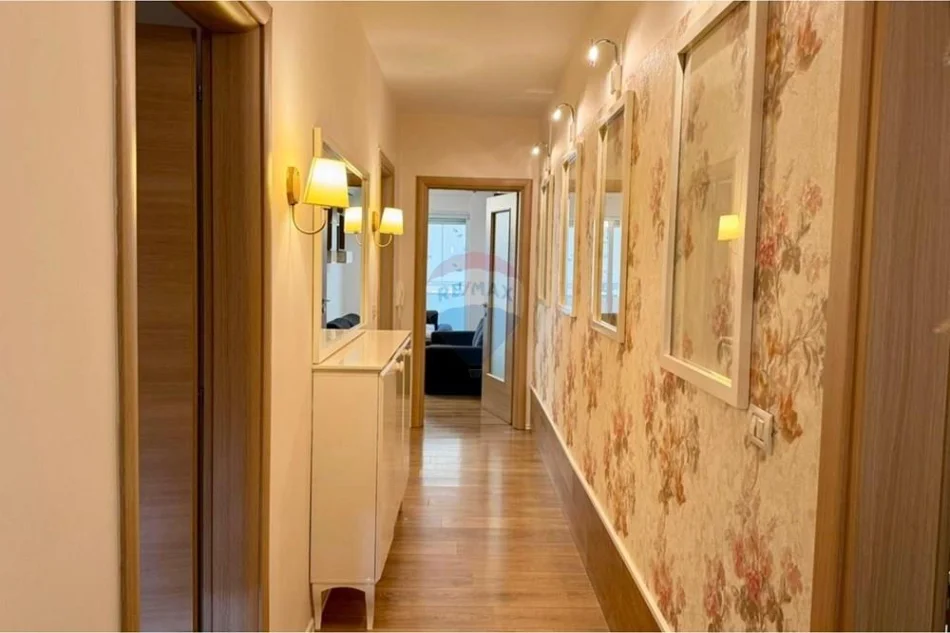 Tirane, shitet apartament 2+1 , 105 m² 240.000 € 