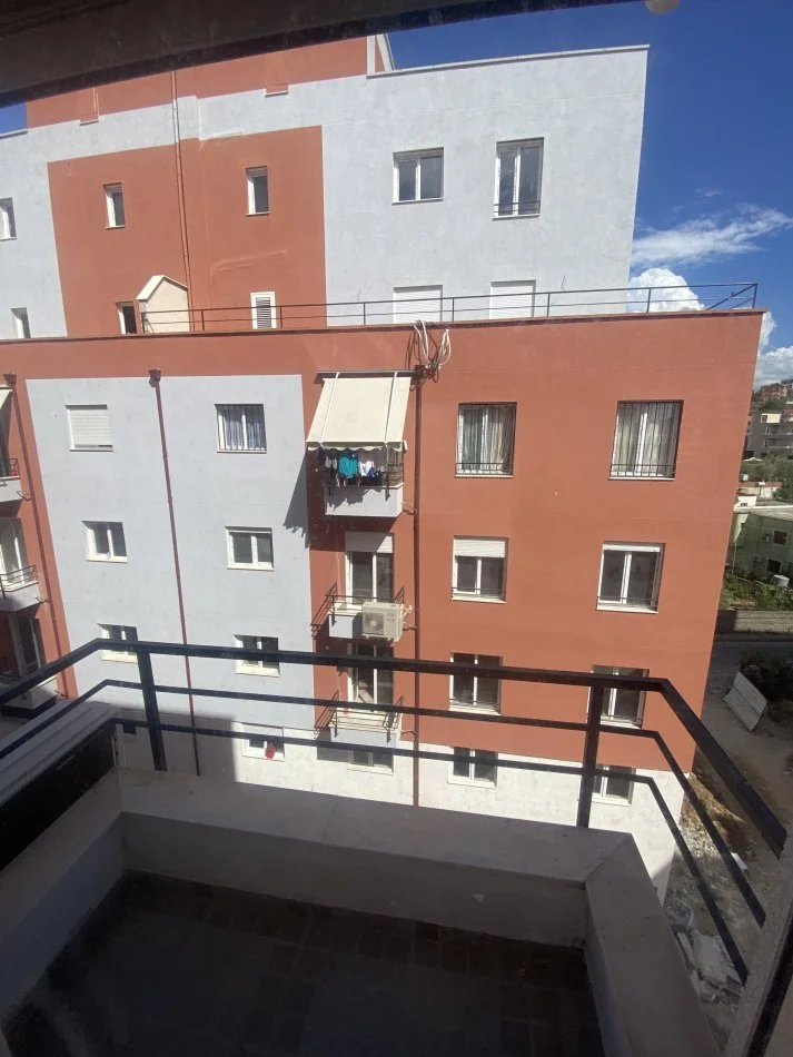 Tirane, jepet me qera apartament 1+1+Ballkon Kati 3, 55 m² 500 € (Hamdi pepo)