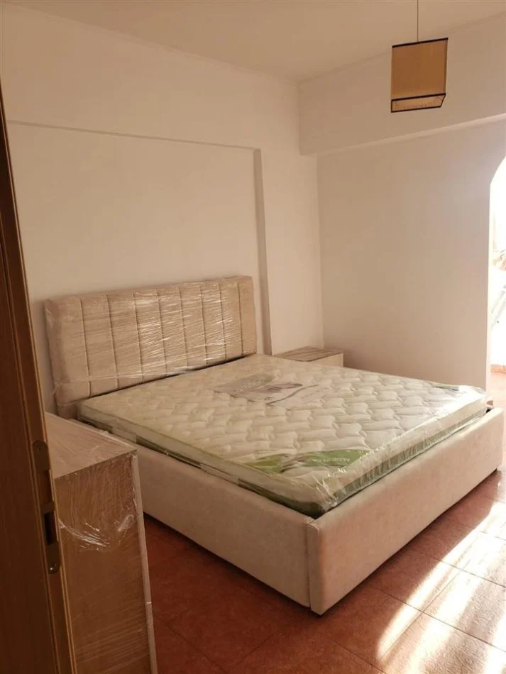 Tirane, jepet me qera apartament 2+1+Ballkon Kati 9, 105 m² 650 € (Komuna e Parisit ,Lulishtja)