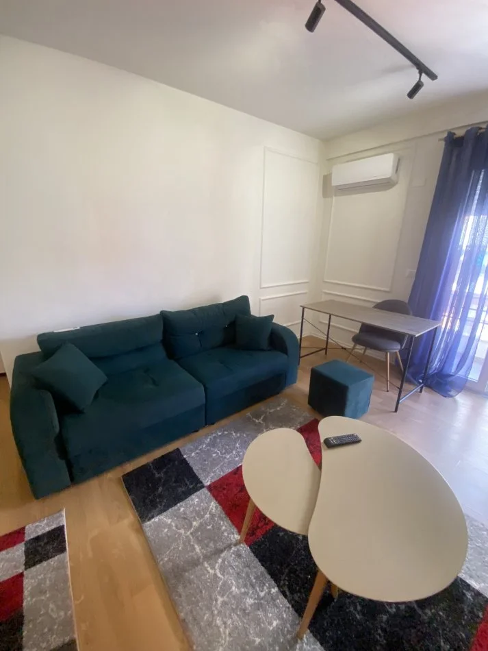 Tirane, jepet me qera apartament 1+1+Ballkon Kati 3, 55 m² 500 € (Hamdi pepo)