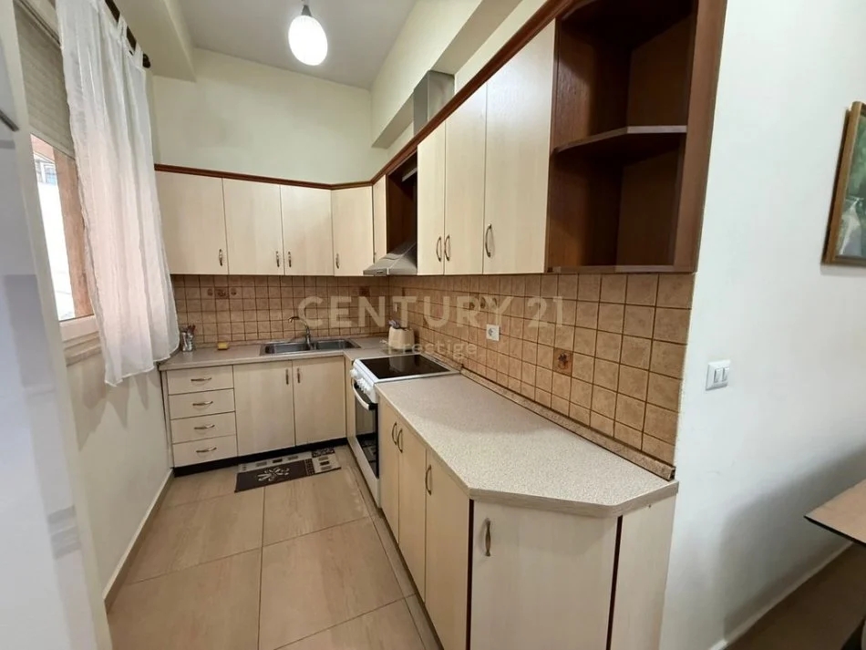 Tirane, jepet me qera apartament 2+1+Aneks+Ballkon Kati 2, 109 m² 900 € 