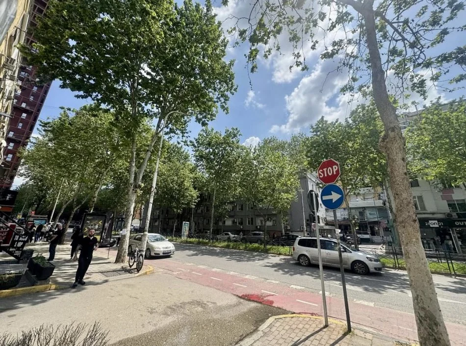 Tirane, jepet me qera ambjent biznesi Kati 1, 35 m² 500 € (Rruga e Kavajes)
