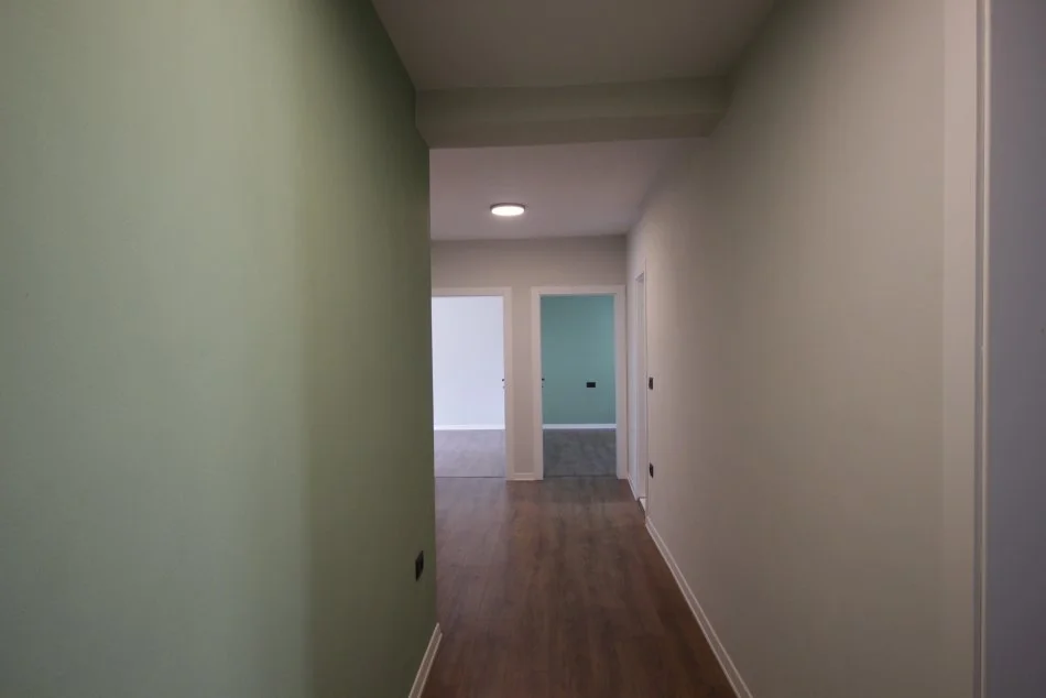 Tirane, jepet me qera apartament 3+1+Ballkon Kati 3, 95 m² 600 € (Rruga Myslym Shyri)