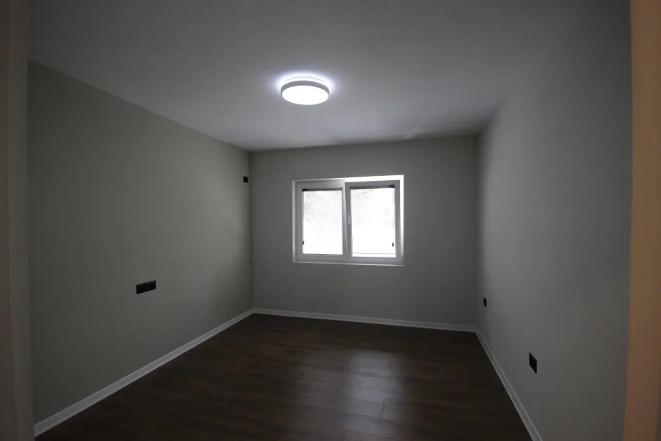 Tirane, jepet me qera apartament 3+1+Ballkon Kati 3, 95 m² 600 € (Rruga Myslym Shyri)