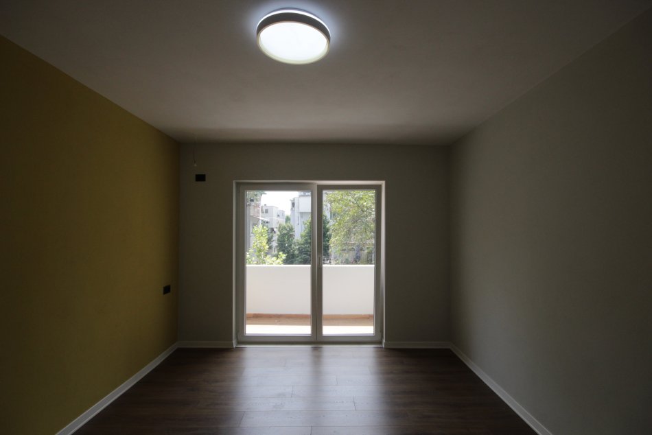 Tirane, jepet me qera apartament 3+1+Ballkon Kati 3, 95 m² 600 € (Rruga Myslym Shyri)