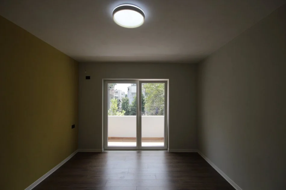 Tirane, jepet me qera apartament 3+1+Ballkon Kati 3, 95 m² 600 € (Rruga Myslym Shyri)