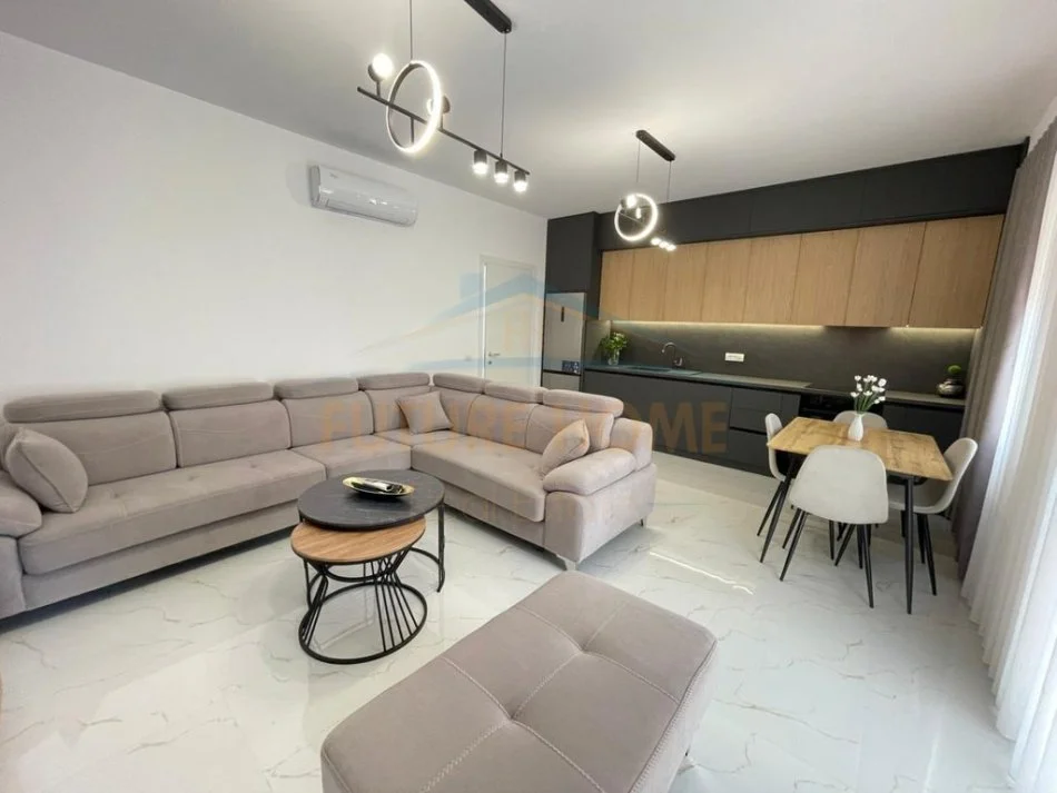 Tirane, jepet me qera apartament 2+1 Kati 2, 90 m² 700 € (Rruga 5 maji)