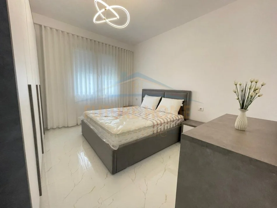 Tirane, jepet me qera apartament 2+1 Kati 2, 90 m² 700 € (Rruga 5 maji)