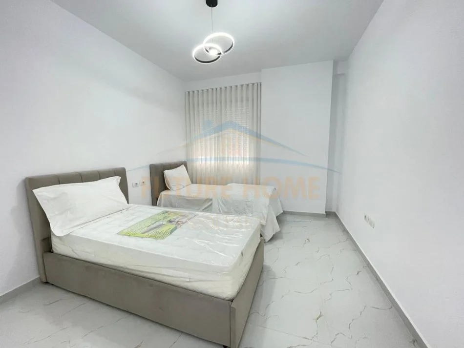Tirane, jepet me qera apartament 2+1 Kati 2, 90 m² 700 € (Rruga 5 maji)