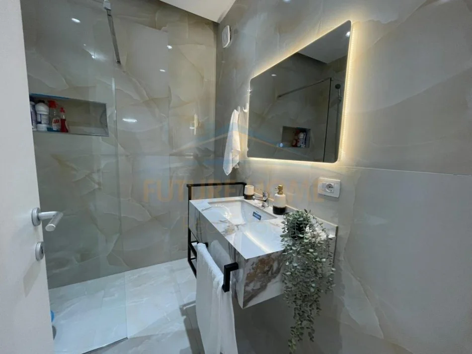 Tirane, jepet me qera apartament 2+1 Kati 2, 90 m² 700 € (Rruga 5 maji)