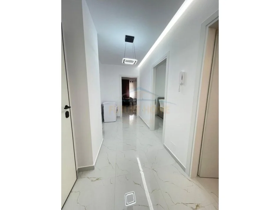 Tirane, jepet me qera apartament 2+1 Kati 2, 90 m² 700 € (Rruga 5 maji)