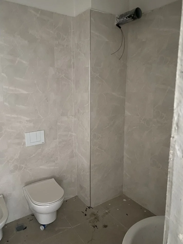 Tirane, shitet apartament 2+1+Ballkon Kati 8, 93 m² 91.000 € (Gryka Kacanikut Univers City)