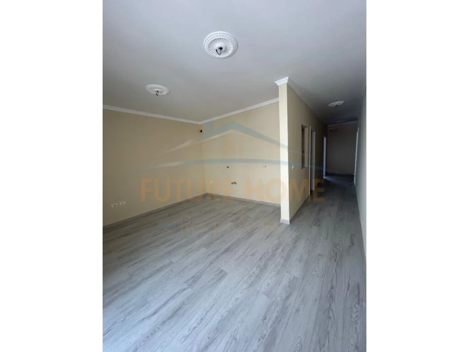Tirane, shitet apartament 2+1+Ballkon Kati 4, 83 m² 104.000 € (Fresk)