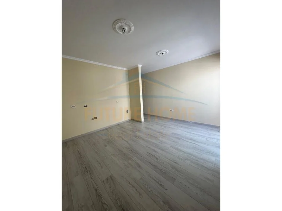 Tirane, shitet apartament 2+1+Ballkon Kati 4, 83 m² 104.000 € (Fresk)