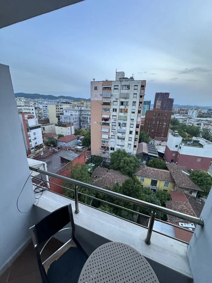 Tirane, jepet me qera apartament 1+1+Ballkon Kati 5, 82 m² 550 € (Rruga kavajes)