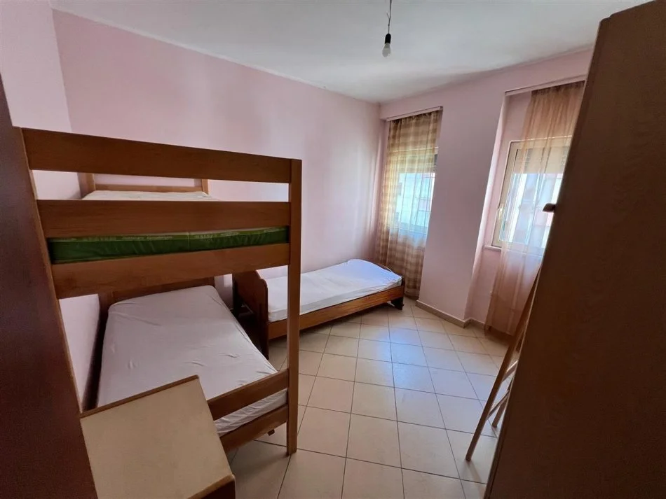 Tirane, jepet me qera apartament 1+1+Ballkon Kati 2, 60 m² 450 € (Zgara 5 Maji prane Concord Center)