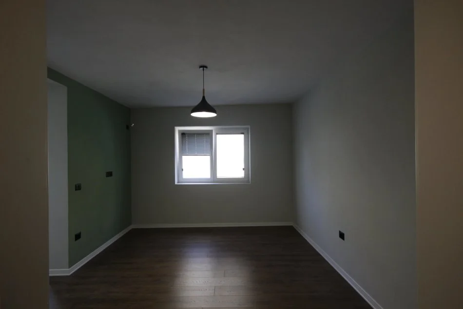 Tirane, jepet me qera apartament 3+1+Ballkon Kati 3, 95 m² 600 € (Rruga Myslym Shyri)