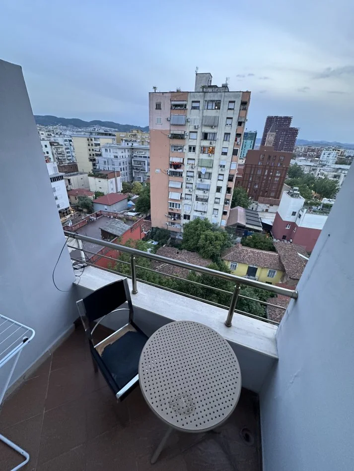 Tirane, jepet me qera apartament 1+1+Ballkon Kati 5, 82 m² 550 € (Rruga kavajes)