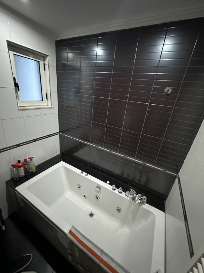 Tirane, jepet me qera apartament 1+1+Ballkon Kati 5, 82 m² 550 € (Rruga kavajes)