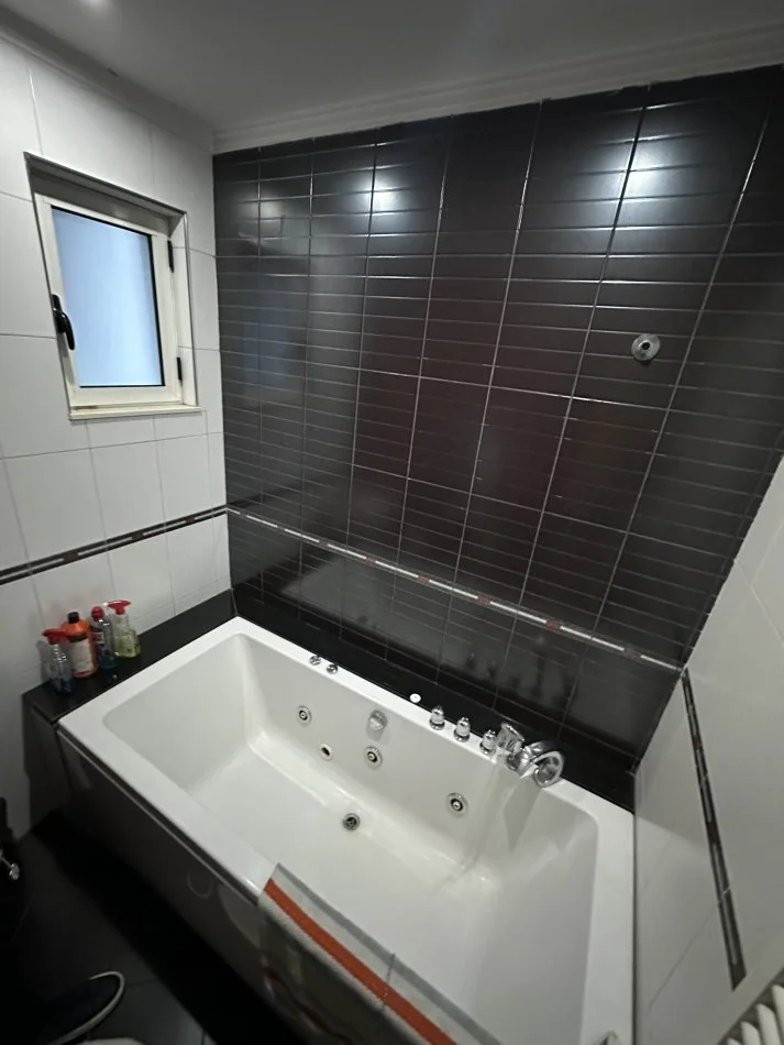 Tirane, jepet me qera apartament 1+1+Aneks+Ballkon Kati 8, 80 m² 550 € (Rruga kavajes)