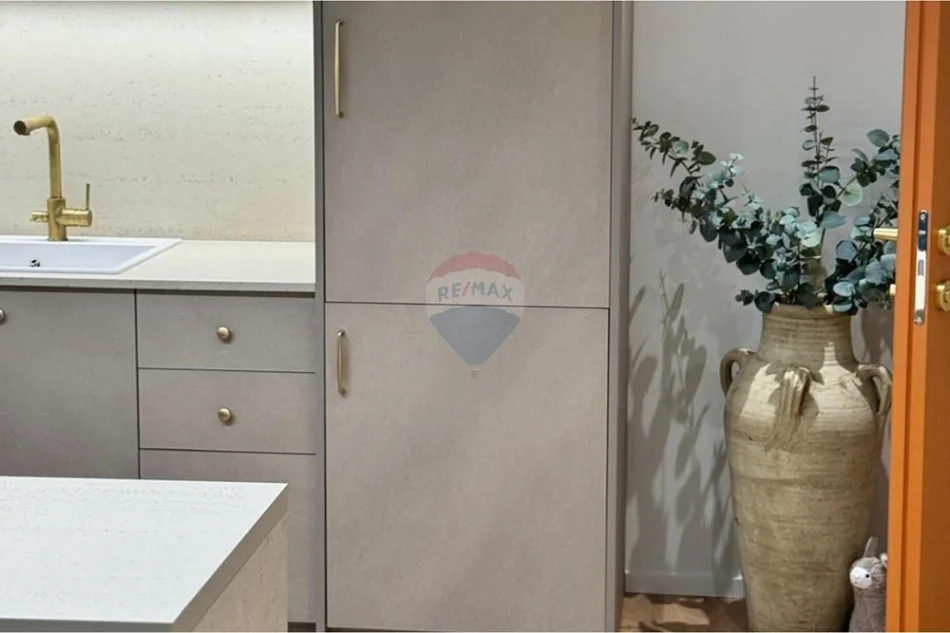 Tirane, shes apartament 2+1 , 