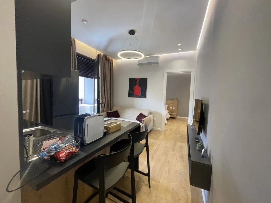 Tirane, shitet apartament 1+1 Kati 4, 216 m² (Barrikadave)