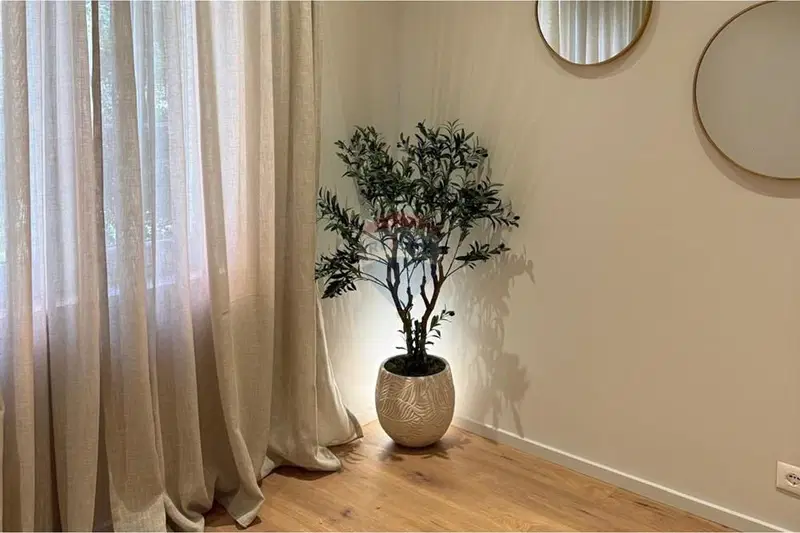 Tirane, shes apartament 2+1 , 