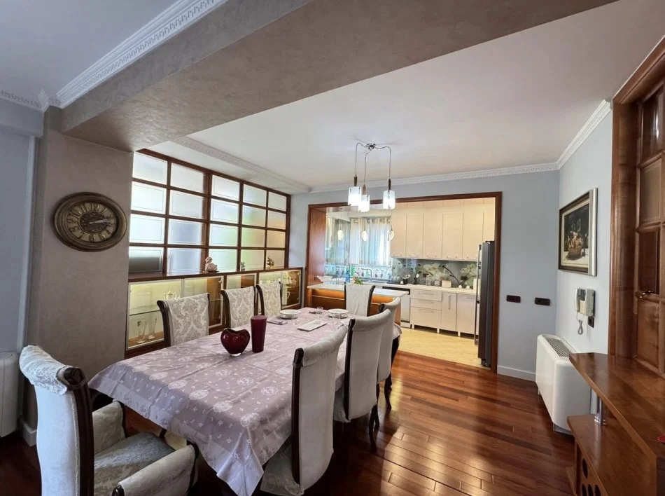 Tirane, jepet me qera apartament Kati 3, 165 m² 2.000 € 