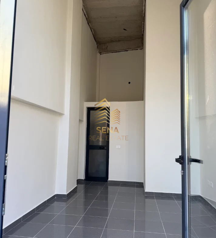 Tirane, jepet me qera ambjent biznesi Kati 0, 24 m² 400 € (Pazari i Ri)