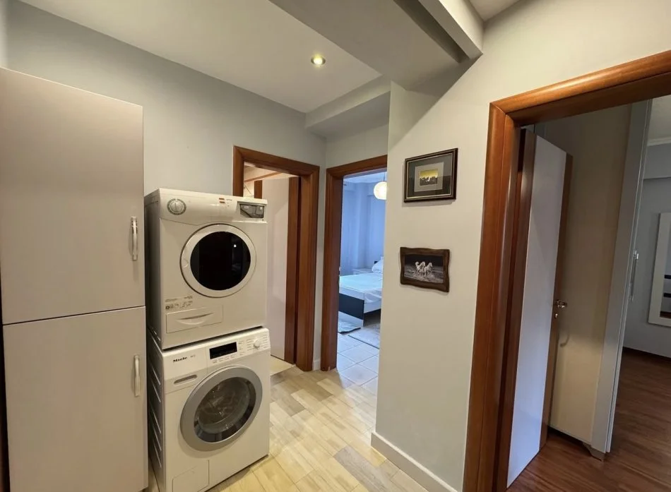 Tirane, jepet me qera apartament Kati 3, 165 m² 2.000 € 