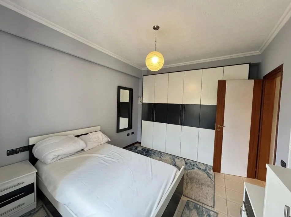 Tirane, jepet me qera apartament Kati 3, 165 m² 2.000 € 