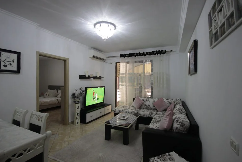 Tirane, jepet me qera apartament 2+1+Ballkon Kati 5, 80 m² 400 € (Rruga Migjeni)