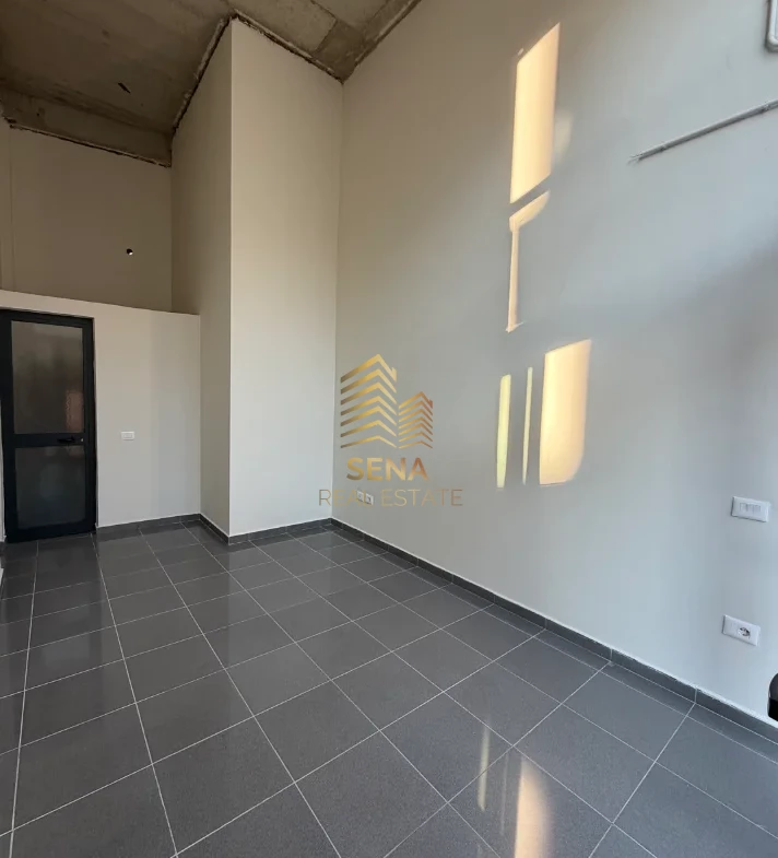 Tirane, jepet me qera ambjent biznesi Kati 0, 24 m² 400 € (Pazari i Ri)