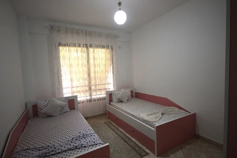 Tirane, jepet me qera apartament 2+1+Ballkon Kati 5, 80 m² 400 € (Rruga Migjeni)