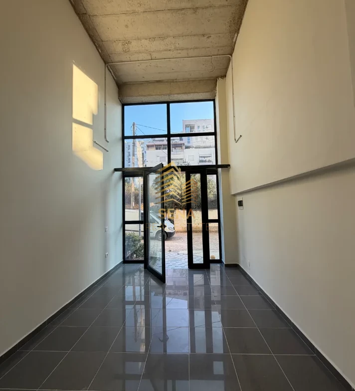 Tirane, jepet me qera ambjent biznesi Kati 0, 24 m² 400 € (Pazari i Ri)