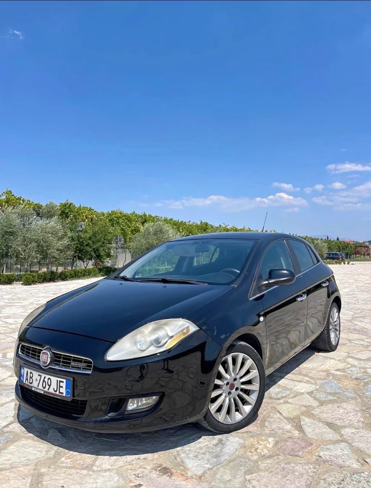 Tirane, shes makine Fiat Bravo Multijet 1.6 nafte Nafte, e zeze automatik Kondicioner 214 km 3.500 €