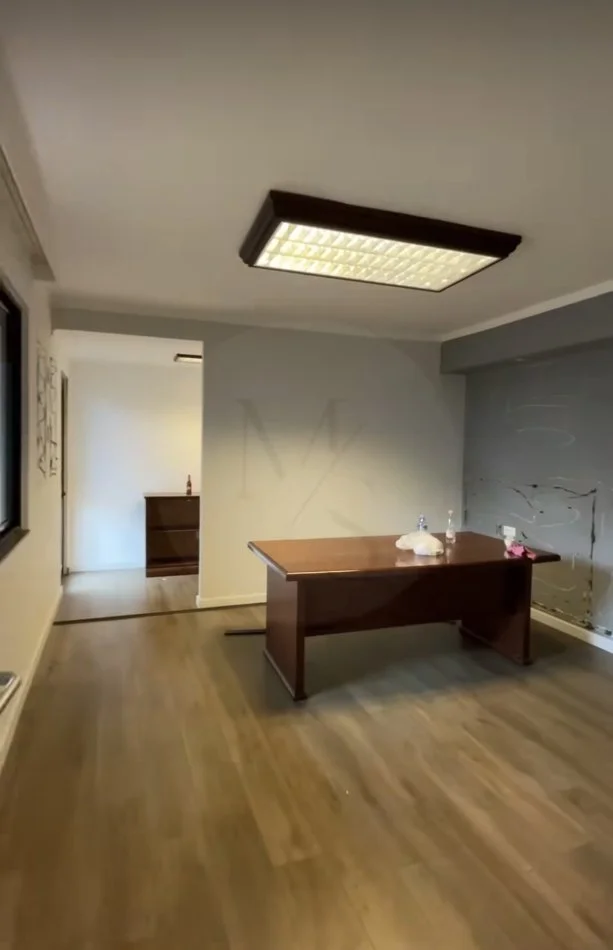 Tirane, jepet me qera ambjent biznesi Kati 2, 200 m² 1.200 € (Sheshi willson)