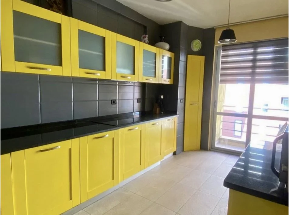 Tirane, jepet me qera apartament 2+1 Kati 5, 120 m² 850 € (Hoxha Tahsim)