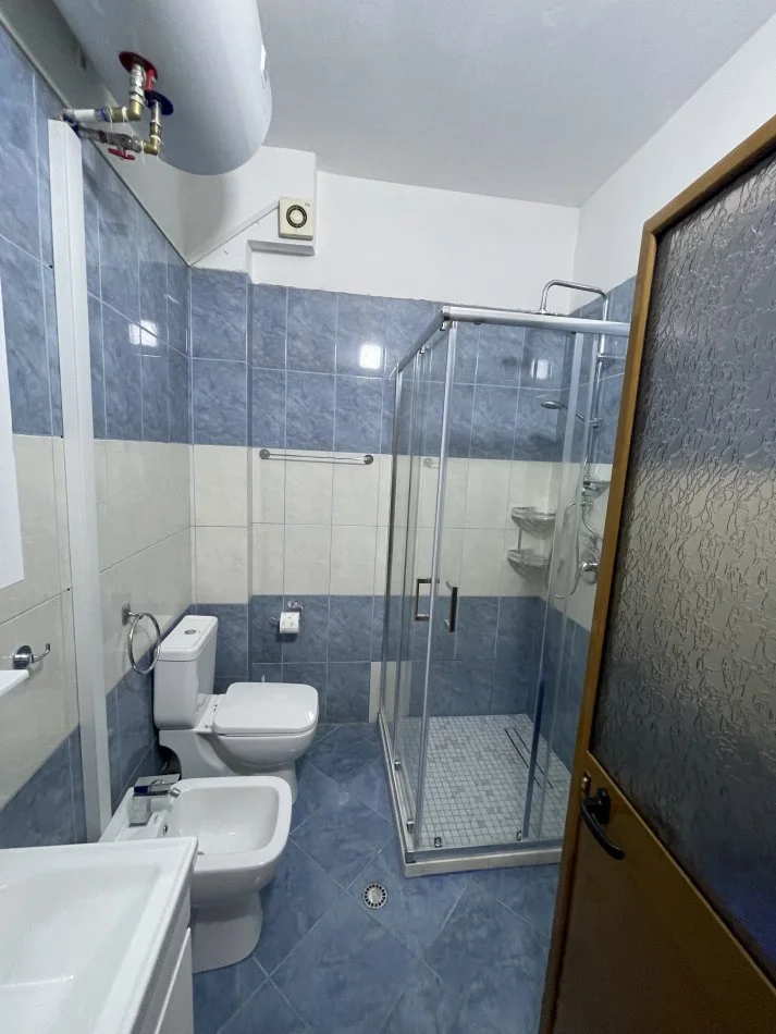 Tirane, jepet me qera apartament 2+1 Kati 2, 90 m² 650 € (Sauk i vjeter)
