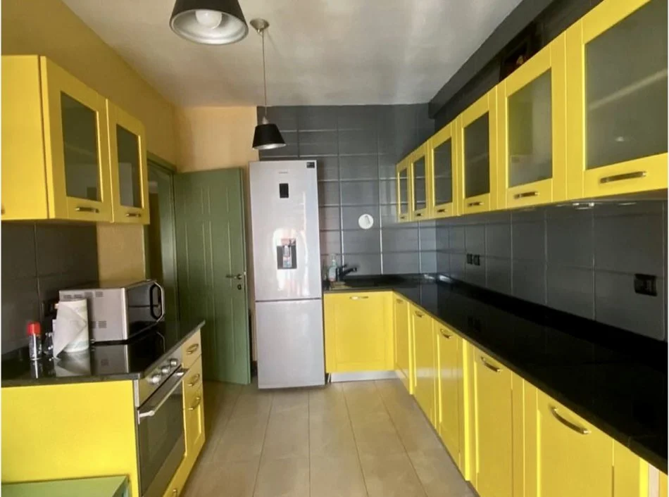 Tirane, jepet me qera apartament 2+1 Kati 5, 120 m² 850 € (Hoxha Tahsim)