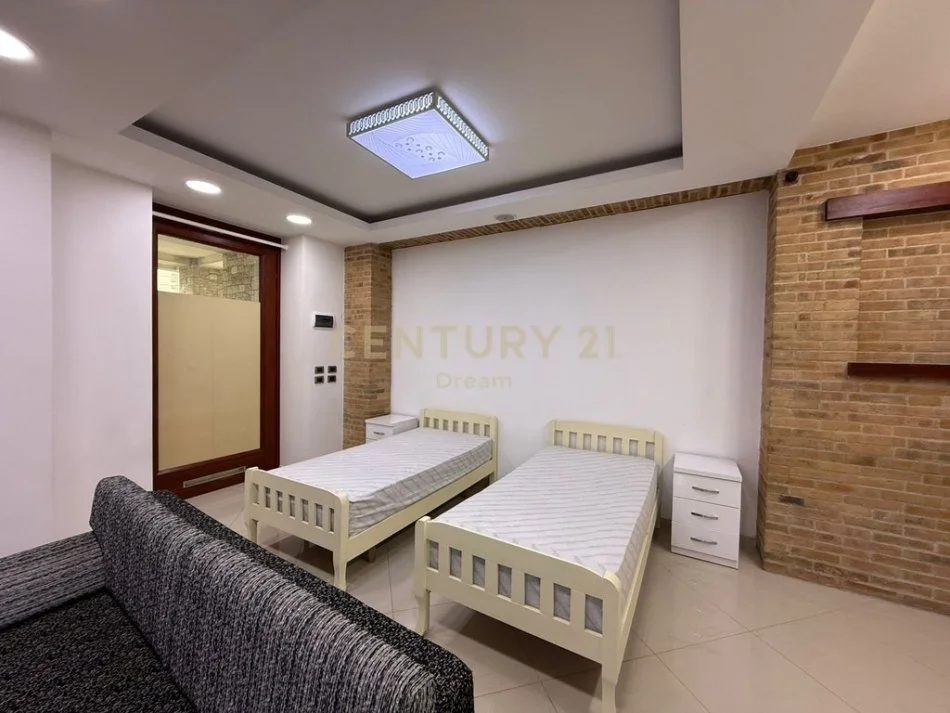 Tirane, jepet me qera apartament 1+1 Kati 1, 40 m² 300 € (Kodra e Priftit)