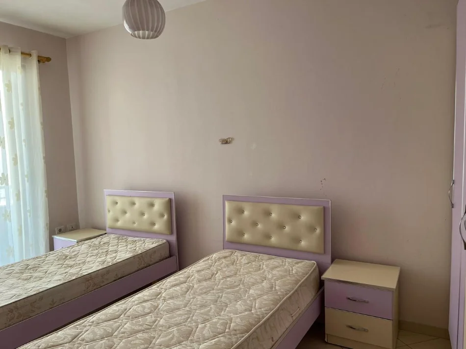 Tirane, ndarje qeraje 2+1+Ballkon Kati 8, 90 m² 400 € (Tom plezha)