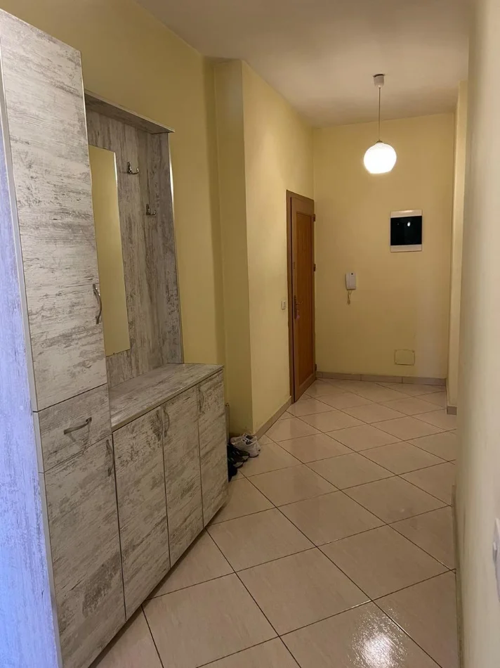 Tirane, ndarje qeraje 2+1+Ballkon Kati 8, 90 m² 400 € (Tom plezha)