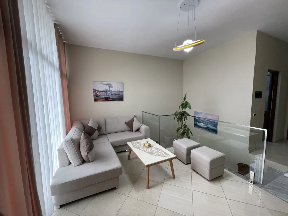 Tirane, jepet me qera apartament 2+1 Kati 2, 90 m² 650 € (Sauk i vjeter)